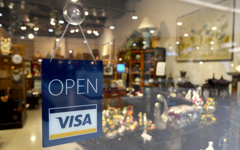 vitrine--min_open_sign_visa_sign_open_store_sign_visa_credit_card_business-810443